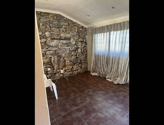 2 BEDROOM HOUSE RENTED IN UMLAZI P